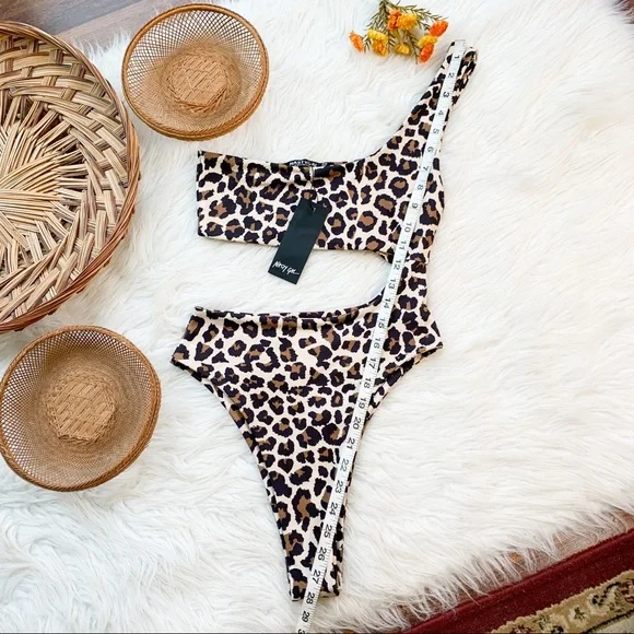 NastyGal | Leopard Cut Out Swimsuit Size 6 - Picture 4 of 4